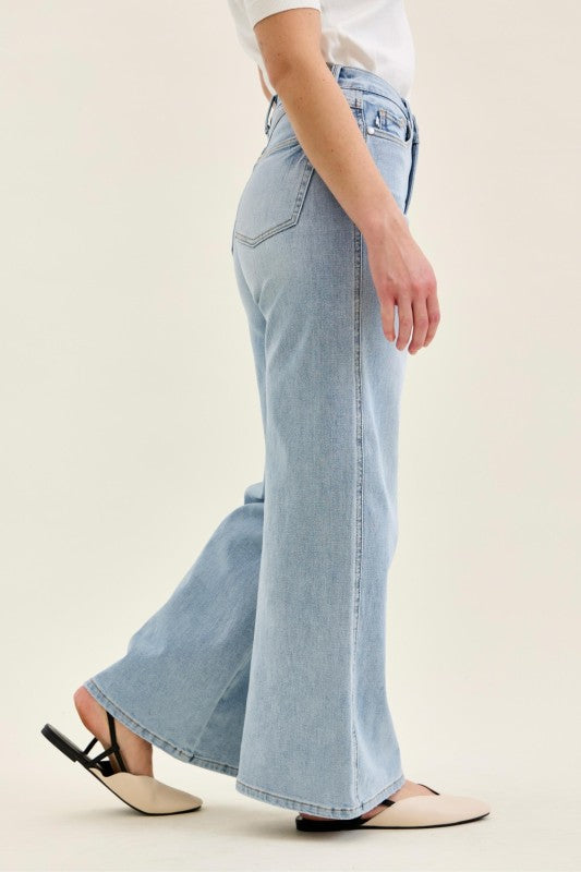 Hw Petite T.c. Retro Wide W/ Curve Coin Pkt