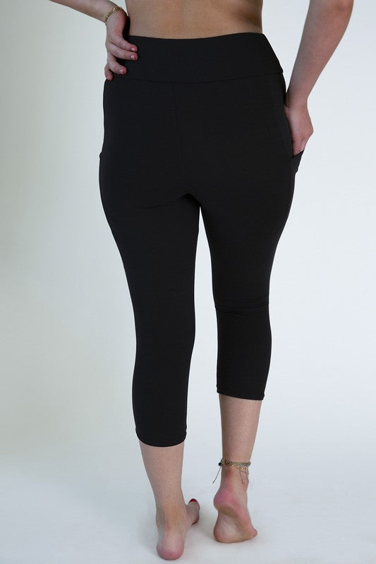 Black Pocket Capri