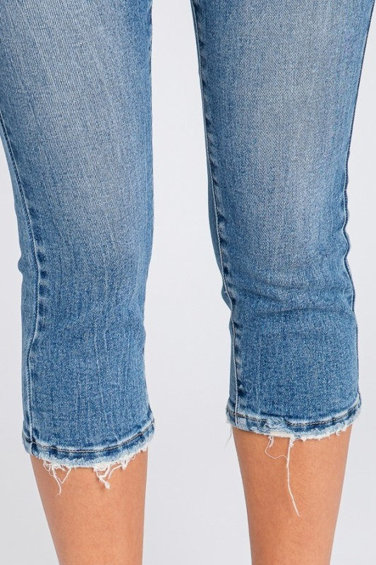 PETRA153 Mid Rise Capri Skinny Jeans W/Finished Hem