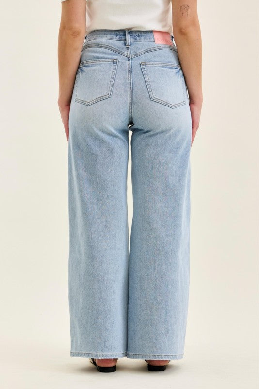 Hw Petite T.c. Retro Wide W/ Curve Coin Pkt
